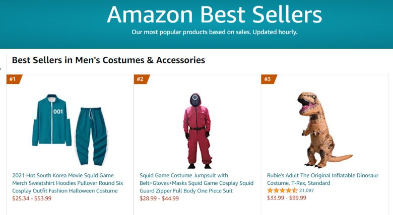 7일 미국 온라인 쇼핑몰 아마존 남성 코스튬 부분에서 오징어 게임 관련 의상이 인기 제품 1, 2위를 차지하고 있다. [아마존 캡처]