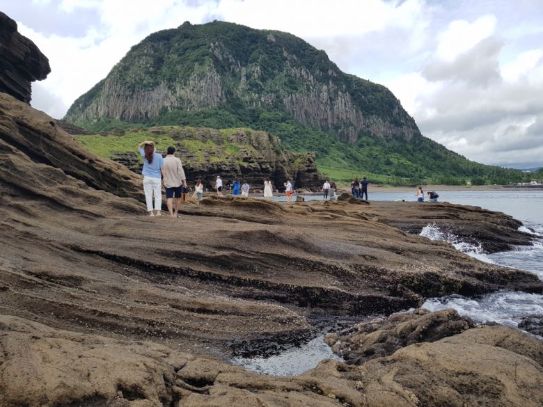 용머리해안과 산방산