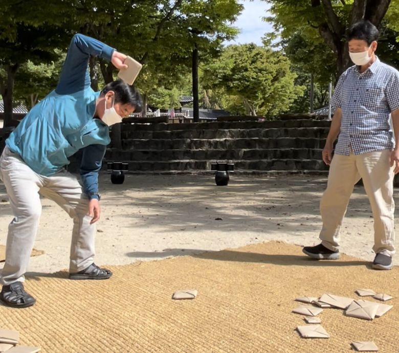 어른들이 더 신났던 지난 주말 한국민속촌 딱지치기