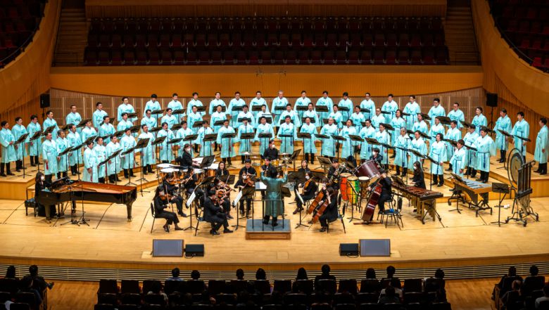 한화시스템은 지난 10일 개최된 ‘코로나19 극복 희망나눔 콘서트’ 에 천안함 유가족 및 국가유공자를 초청해 위로와 감사의 마음을 전했다. [한화시스템 제공]