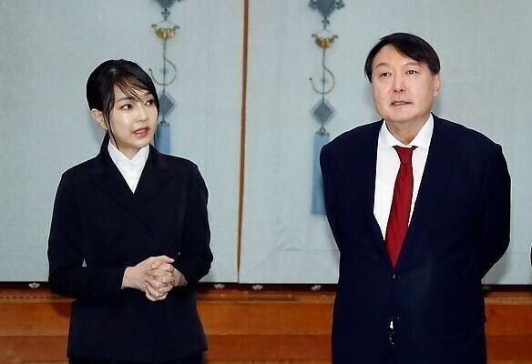 윤석열 국민의힘 대선후보(오른쪽)와 부인 김건희씨. [연합]