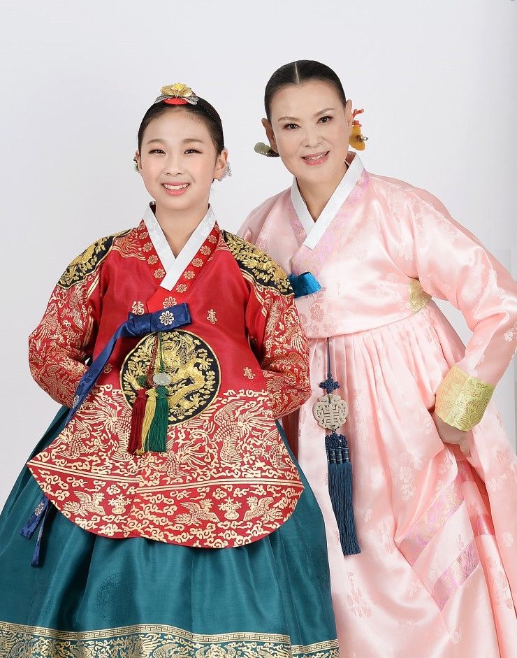 스승 노경미(오른쪽) 이사장과 제자 안유빈