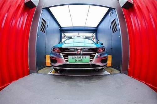 배터리 교환소에 정차된 중국 상하이자동차의 전기차. [연합]