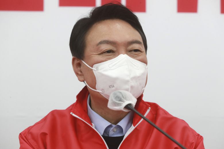 윤석열 국민의힘 대선 후보가 7일 국회에서 열린 중앙선거대책위원회 1차 회의에 참석해 있다. [국회사진기자단]