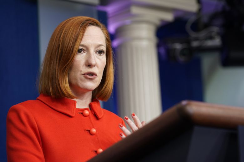 젠 사키 백악관 대변인이 20일(현지시간) 언론 브리핑에서 기자들의 질문에 답하고 있다. [AP]