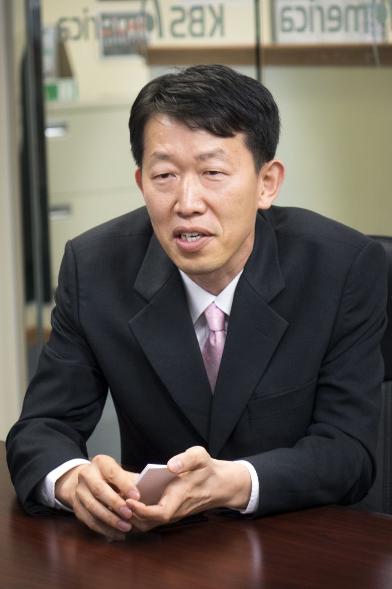 유 소장은 시즌제의 중요성도 강조했다. “시즌1은 손해, 시즌2는 본전,시즌3부터는 돈을 번다는 말이 있다. 시즌5 이상 가면 큰 수익을 올린다. 시즌2를 하면 시즌1도 다시 뜬다. 넷플릭스 순위에 올라오면 다른 시즌도 주목받는다. 한 개의 시즌이 인기라도 구매할 때는 시즌 전체를 사야한다. 그 점에서 한국 드라마는 너무 아깝다. 배우가 다 바뀌고 드라마가 산으로 간다. 미국에서 괜히 시즌제를 하는 게 아니다. 메인 작가는 3대가 먹고살 수 있다.”