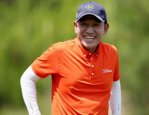 김종덕 9번홀 티잉 구역에서 미소짓고 있다. 61세 6일로 최고령 대회 컷통과다. [사진=KPGA]