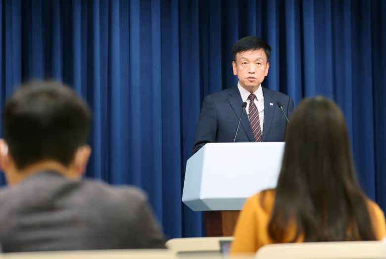 최상목 경제수석이 지난 11일 오후 서울 용산 대통령실 청사에서 윤석열 대통령 주재로 열린 제5차 비상경제민생회의 내용에 대해 브리핑하고 있다. [연합]