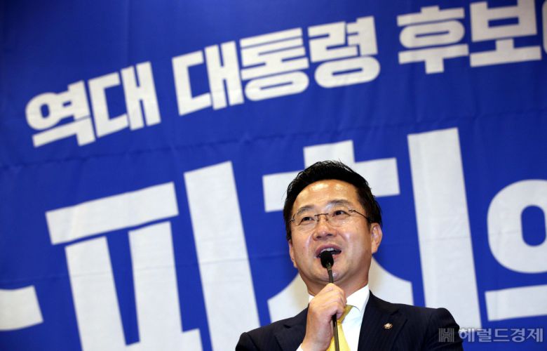 박성준 더불어민주당 의원(서울 중구·성동구을)이 22일 오후 국회박물관 내 체험관에서 열린 자신의 책 〈역대 대통령 후보에게 배우는 ‘스피치의 정치’〉출판기념회에서 인사말을 하고 있다. 이상섭 기자