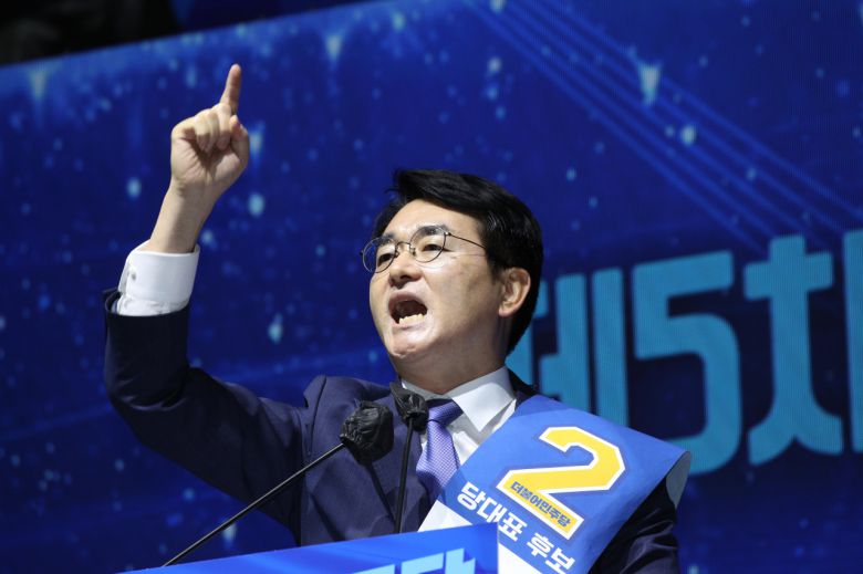 더불어민주당 박용진 당 대표 후보가 28일 서울 송파구 올림픽공원 체조경기장에서 열린 민주당 제5차 정기전국대의원대회에서 정견발표를 하고 있다. [연합]