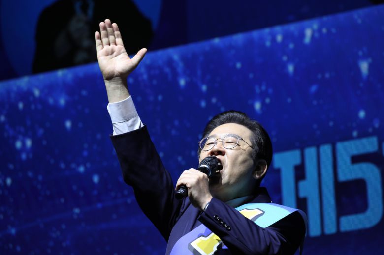 더불어민주당 이재명 당 대표 후보가 28일 서울 송파구 올림픽공원 체조경기장에서 열린 민주당 제5차 정기전국대의원대회에서 정견발표를 하고 있다. [연합]