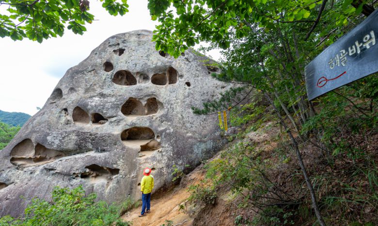 동상면 기차산 해골바위