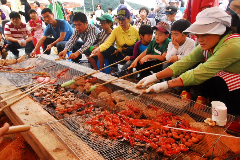 코로나사태 이전에 열렸던 ‘완주와일드&로컬푸드축제’ [자료사진 완주군 제공]