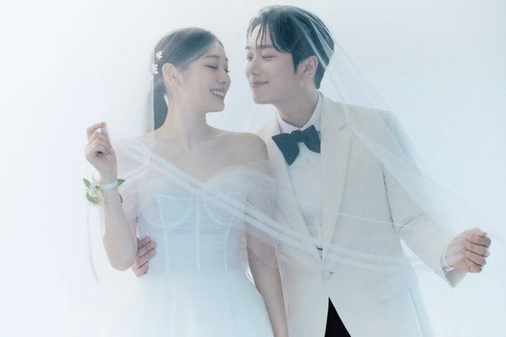 '피겨퀸' 김연아와 '포레스텔라' 멤버 고우림의 웨딩화보. [올댓스포츠]