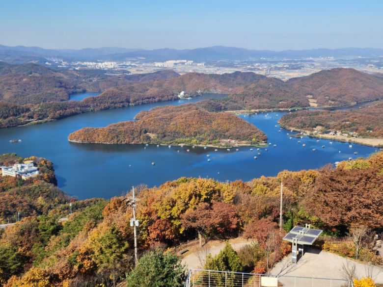 초평호의 한반도 모양의 지형. 오른쪽 부산, 왼쪽 목포가 매우 튼실하다.