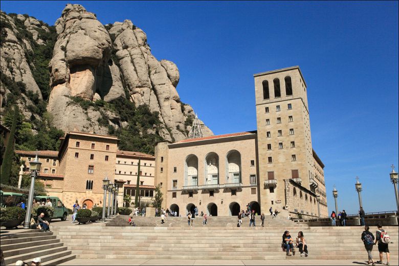 영암 월출산 큰바위얼굴을 닮은 몬세라트산과 수도원