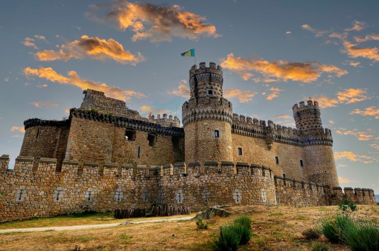 마드리드에서 세고비아 가는 길에 있는 만사나레스 성