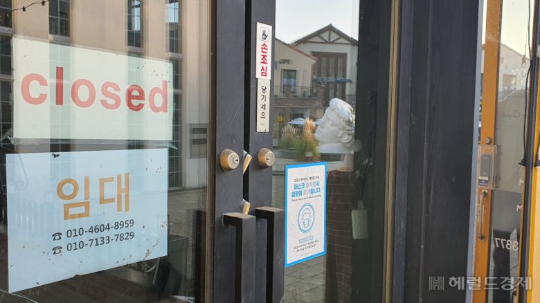 코로나19와 경기침체 여파로 문을 닫거나 개점휴업상태인 곳이 늘고 있다. 서인주 기자