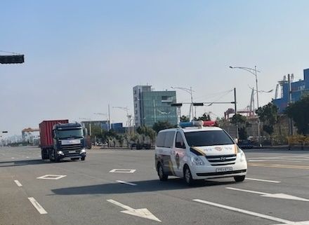 [헤럴드경제(여수)=박대성 기자] 여수해양경찰서(서장 박제수)는 전국화물연대 파업으로 물류 운송난이 빚어지는 광양항의 긴급화물 수송을 위해 첫 순찰차량을 지원하고 있다고 6일 밝혔다.