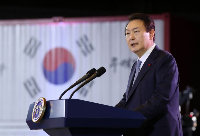 윤석열 대통령이 5일 서울 삼성동 코엑스에서 열린 제59회 무역의날 기념식에서 축사를 하고 있다. [연합]