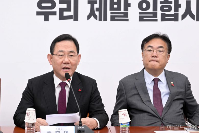 주호영 국민의힘 원내대표가 8일 오전 서울 여의도 국회에서 열린 비상대책위원회의에 참석해 발언하고 있다. 이상섭 기자