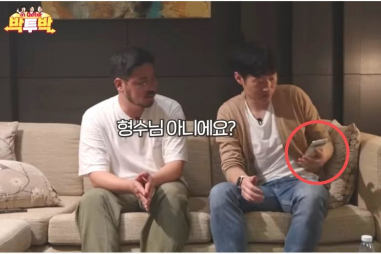 박지성 해설위원이 사용 중인 구글 스마트폰 ‘픽셀7’ [유튜브 슛포러브]