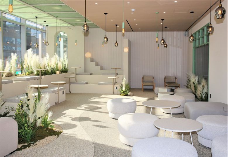 올해 1월 오픈한 서울 마포구에 있는 호텔인 L7 홍대 내 엔제리너스 L7홍대점. 편안함·따뜻함·아늑함을 뜻하는 덴마크어인 ‘휘게’를 콘셉트로 한 이국적인 분위기를 느낄 수 있다. [롯데GRS 제공]