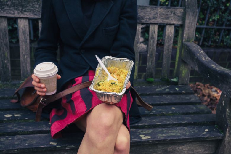 김 대표원장은 “단짠, 매콤한 음식을 먹으면 쾌감을 느끼게 만드는 신경전달물질인 ‘도파민’이 분비된다”며 “음식을 먹고 즐거운 기분을 기억하는 우리 몸은 포만감을 무시한 채 ‘계속 그 맛있는 것 좀 먹어봐’라는 사인을 보낸다. 이런 현상이 일상화된 게 미각중독”이라고 설명했다.