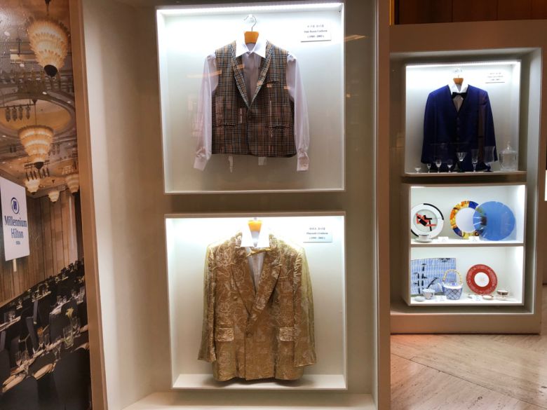 40년간 남산 자락을 지킨 서울 중구 밀레니엄 힐튼 서울 호텔이 31일 영업을 종료한다. 28일 오후 찾은 호텔에는 마지막 모습을 기억하려는 많은 고객들이 있었다. 과거 호텔리어가 입었던 복장이 전시돼 있다. 오연주 기자