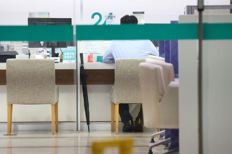 서울 한 시중은행의 창구 모습.[연합]