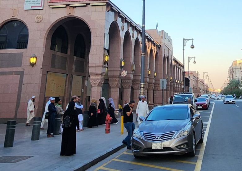메디나 성지 옆 한국산 자동차. 제1,2도시 리야드,제다에서도 일본차 보다 더 많이 눈에 띈다.