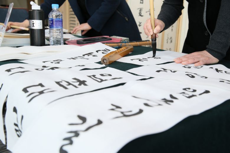 부산국악원은 국민참여형 휘호쓰기 체험장도 설연휴에 연다.