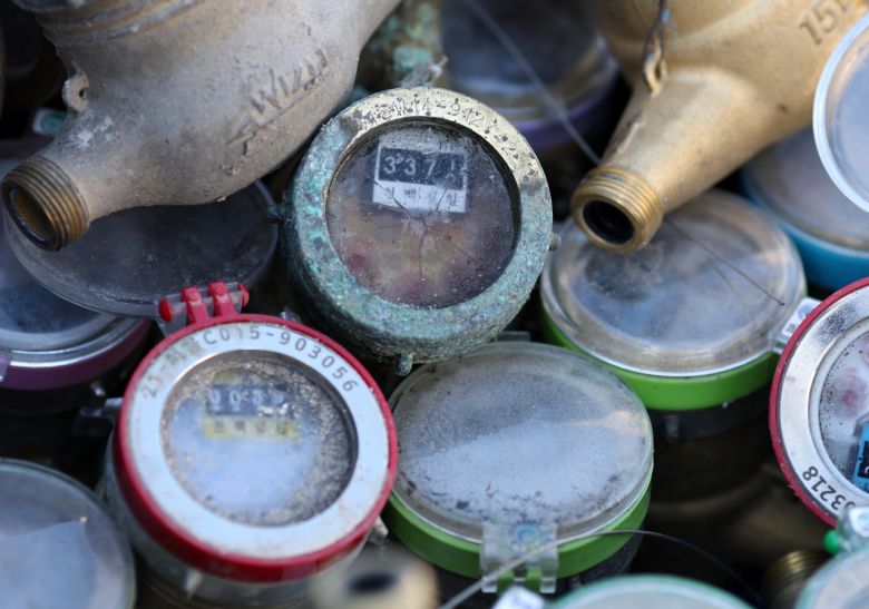 전국에 한파특보가 발령된 24일 오전 서울 종로구 서울시설공단 중부수도관리소에 동파된 계량기가 보관돼 있다. [연합]