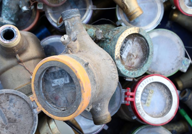 전국에 한파특보가 발령된 24일 오전 서울 종로구 서울시설공단 중부수도관리소에 동파된 계량기가 보관돼 있다. [연합]