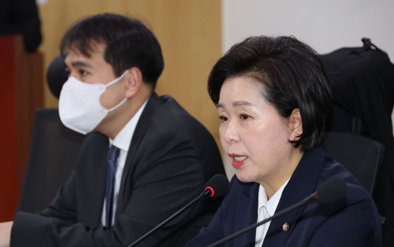 양향자 무소속 의원이 27일 오전 서울 여의도 국회 의원회관에서 열린 중대재해 처벌등에 관한 법률 일부개정안 공청회에서 개회사를 하고 있다. [연합뉴스]