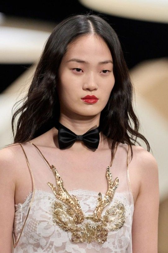 모델 신현지. [샤넬 홈페이지]