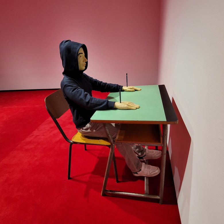 마우리치오 카텔란, 찰리는 서핑을 안 하잖나, 1997 [헤럴드 DB]