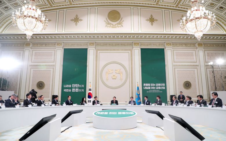 윤석열 대통령이 지난 30일 오후 청와대 영빈관에서 열린 금융위원회 업무보고에서 발언하고 있다. [연합]