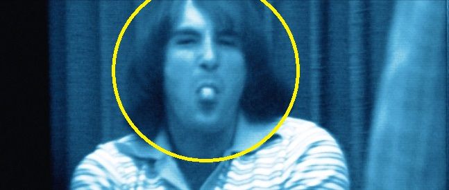 "빌리. 아니 그… 지금은 누구죠?"