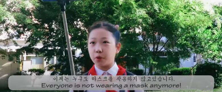 북한 소녀 송아가 유튜브 채널에 나와 브이로그를 촬영하고 있다. [출처 : Sally Parks - 송아 SongA Channel 유튜브 채널]