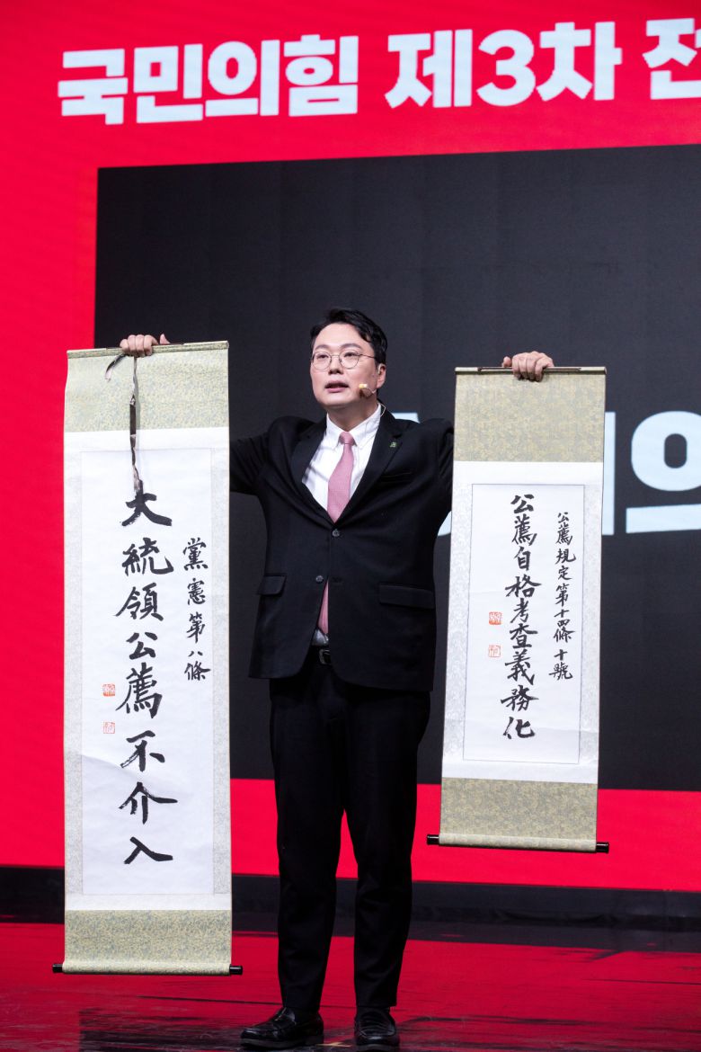 천하람 국민의힘 당 대표 후보가 7일 오전 서울 강서구 한 방송 스튜디오에서 열린 국민의힘 제3차 전당대회 후보자 비전 발표회에서 비전발표를 하고 있다. 이날 천 후보는 '대통령 공천 불개입'과 '공천 자격 고사 의무화'가 적힌 두가지 비책을 공개했다. [연합]