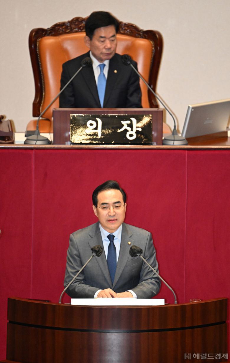 박홍근 더불어민주당 원내대표가 13일 서울 여의도 국회에서 교섭단체 대표연설을 하고 있다. 이상섭 기자