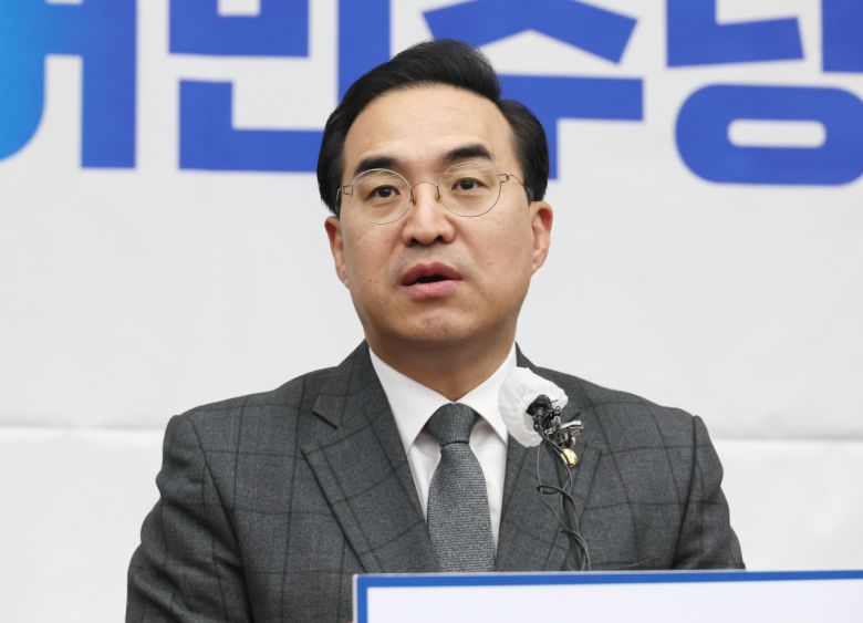 박홍근 더불어민주당 원내대표가 21일 오후 국회에서 열린 의원총회에서 발언하고 있다. [연합]