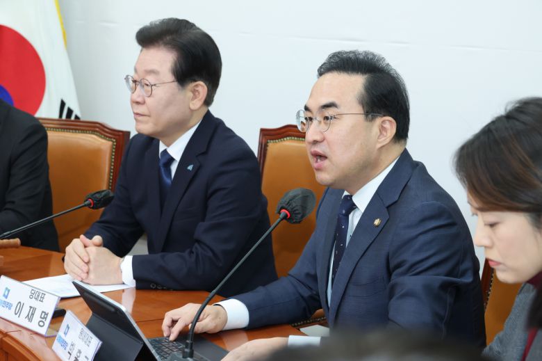 박홍근 더불어민주당 원내대표가 27일 오전 국회에서 열린 최고위원회의에서 발언하고 있다. [연합]