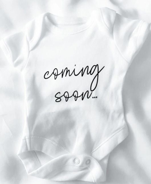 린지 로한이 인스타그램에 올린 아기 옷 사진. [린지 로언 인스타그램 캡쳐]