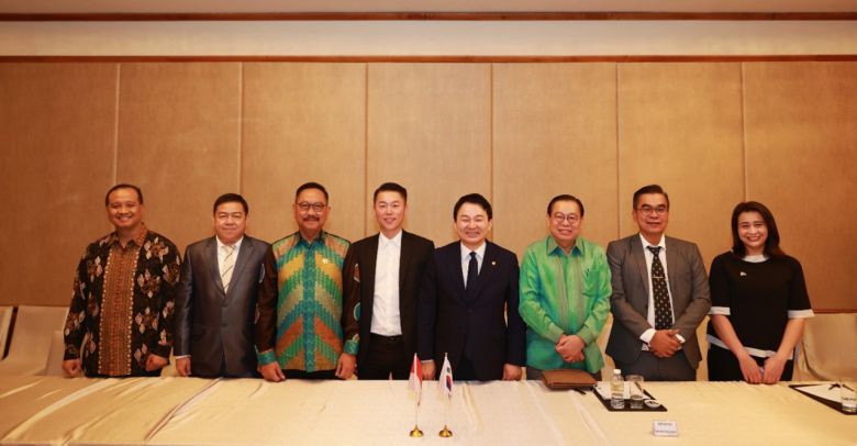 김세규(왼쪽 네 번째) 비브스튜디오스 대표가 원희룡 국토교부 장관, 밤방 수산토노 인도네시아 신수도청 장관, 간디 술리스티얀토 주한인도네시아 대사 등과 함께 기념촬영을 하고 있다. [비브스튜디오스 제공]