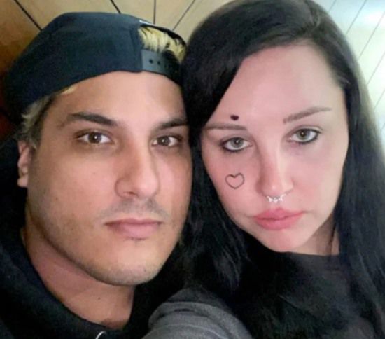 폴 마이클과 아만다 바인즈