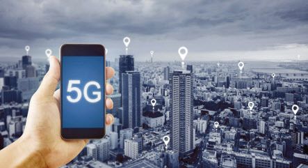 이종호 과기정통부 장관은 “타 사업자 사이에서도 다양한 요금제 출시경쟁이 생기기를 희망한다”며 “정부는 통신시장 구조 개선을 추진하는 한편 현재 시장 환경에서 경쟁을 활성화하는 대책을 상반기 안으로 마련하겠다”고 말했다.