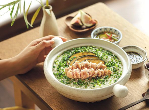 더불어 ‘차별화된 프리미엄급’의 요리, ‘다양한 토핑’을 선호하는 MZ세대 취향에도 잘 맞는다. 고급 요리인 동시에, 화려한 토핑은 눈으로 먼저 즐기는 사회관계망서비스(SNS) 사진용으로도 제격이다.