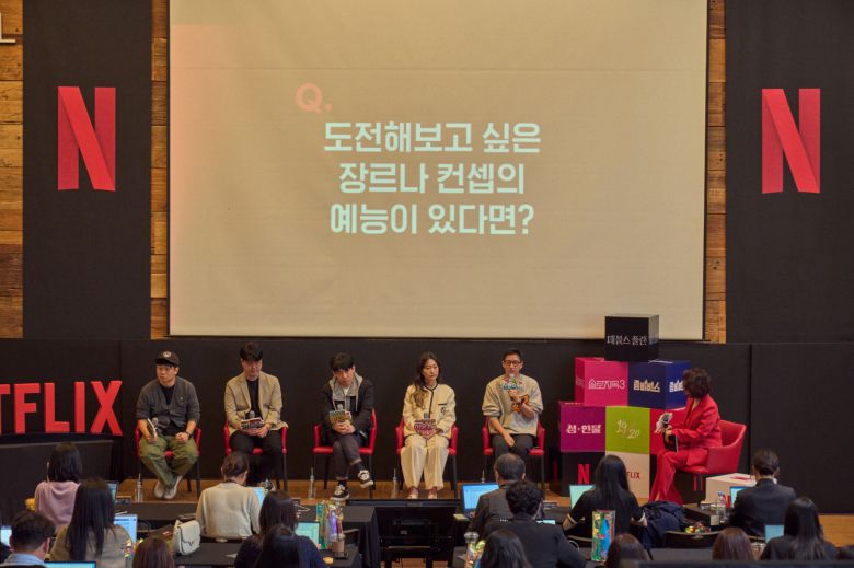 ‘좀비버스’를 연출하는 박진경 PD는 “기존 예능에서 보던 좀비는 아니다. 충분히 무서워할만큼 의상과 분장, CG까지 투입했다”면서 “기존 예능의 익숙한 즐거움에 양념을 더했다. 예능에서 볼 수 없는 리얼한 장면이 나오기 때문에 이게 예능일까, 드라마일까 하고 생각하시는 분도 계실 것 같다. 둘 다 포기하지 않았다”면서 “해외에서 열리는 글로벌 마켓을 가봐도 우리처럼 치열하게 예능을 만드는 곳이 없다. 우리 예능이 더 알려지길 바란다”고 말했다.